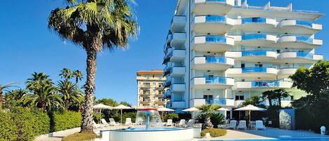 Apartment | Pool | Outdoor pool