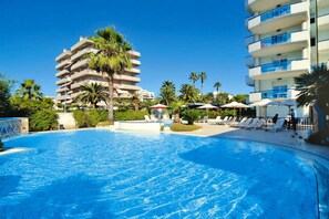Apartment | Pool | Outdoor pool