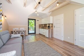 Appartement | Cuisine privée | Bouilloire électrique, chaise haute