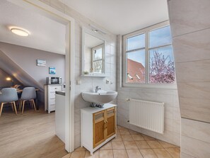 Apartment | Bilik Mandi