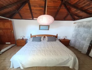 1 habitación y muebles diferentes 