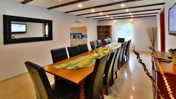 Villa | Dining