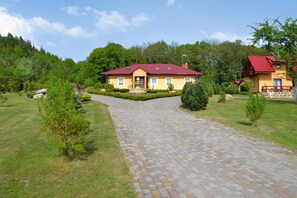 Villa | Exterior - Comfortable XXL Holiday Villa by the Pond (Malechowo)