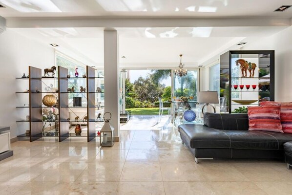 Villa | Living area - Faro's Ars Vivendi - Boutique Villa (Mijas)