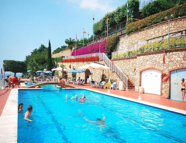 Apartment | Pool | Outdoor pool - Holiday Flat in Pretty Residence With Communal Pool in Pietra Ligure (Pietra Ligure)