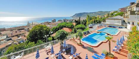 Apartment | Pool | Outdoor pool