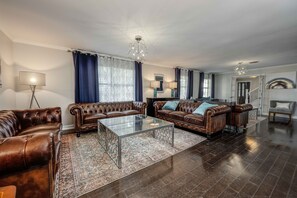 Smart TV, fireplace, video games, books - Spacious and Luxurious Private Oasis - Pool - Hot Tub - Game Rm - Premier Beach! (Panama City Beach)