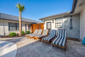Terrace/patio - Spacious and Luxurious Private Oasis - Pool - Hot Tub - Game Rm - Premier Beach! (Panama City Beach)