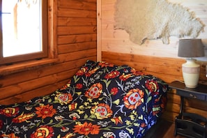 Rumah | 2 kamar tidur dan dilengkapi dengan perabotan berbeda-beda