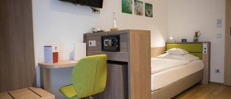 Standard Single Room | Soundproofing, WiFi (free), bed sheets