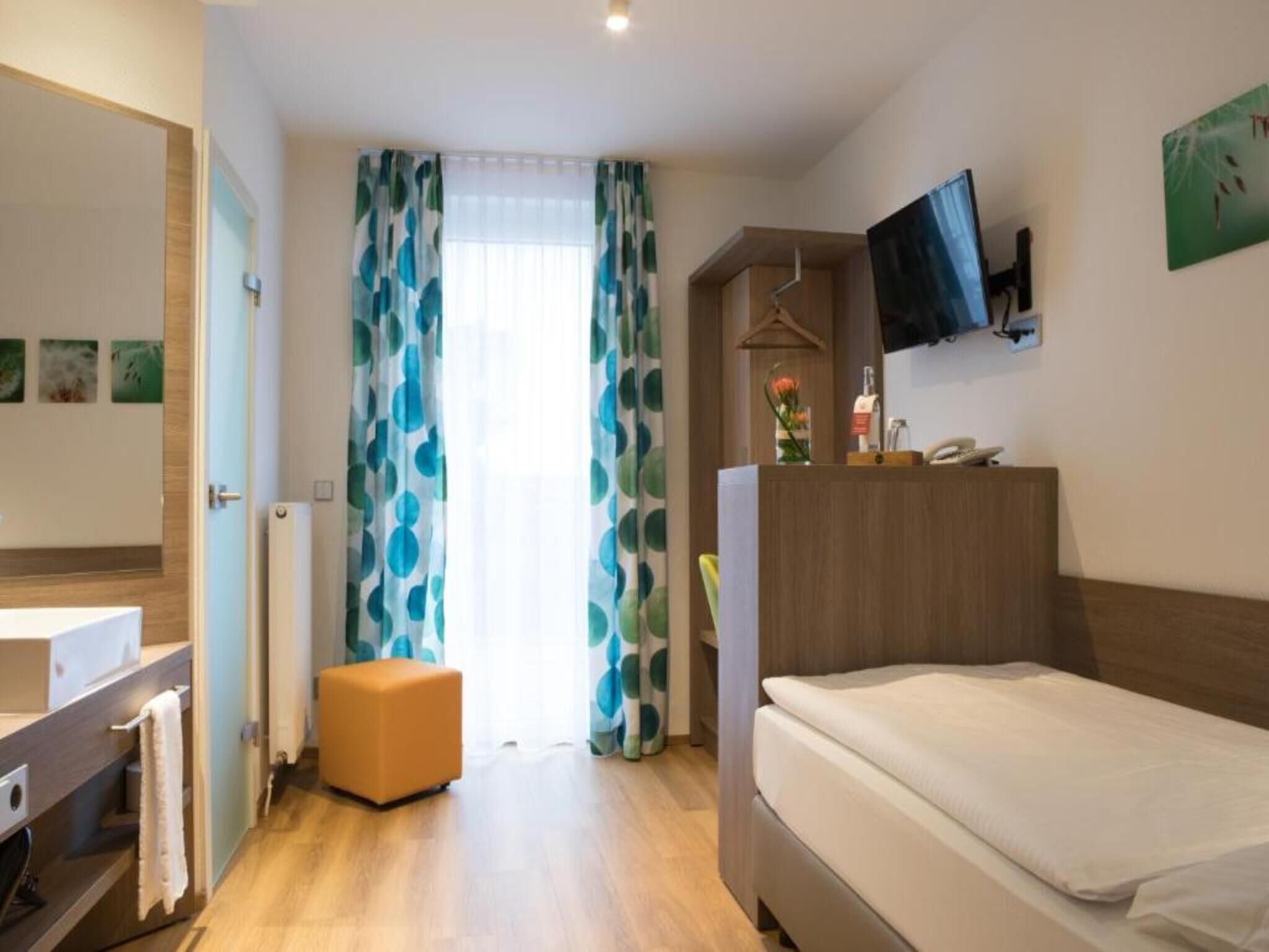 Soundproofing, WiFi (free), bed sheets