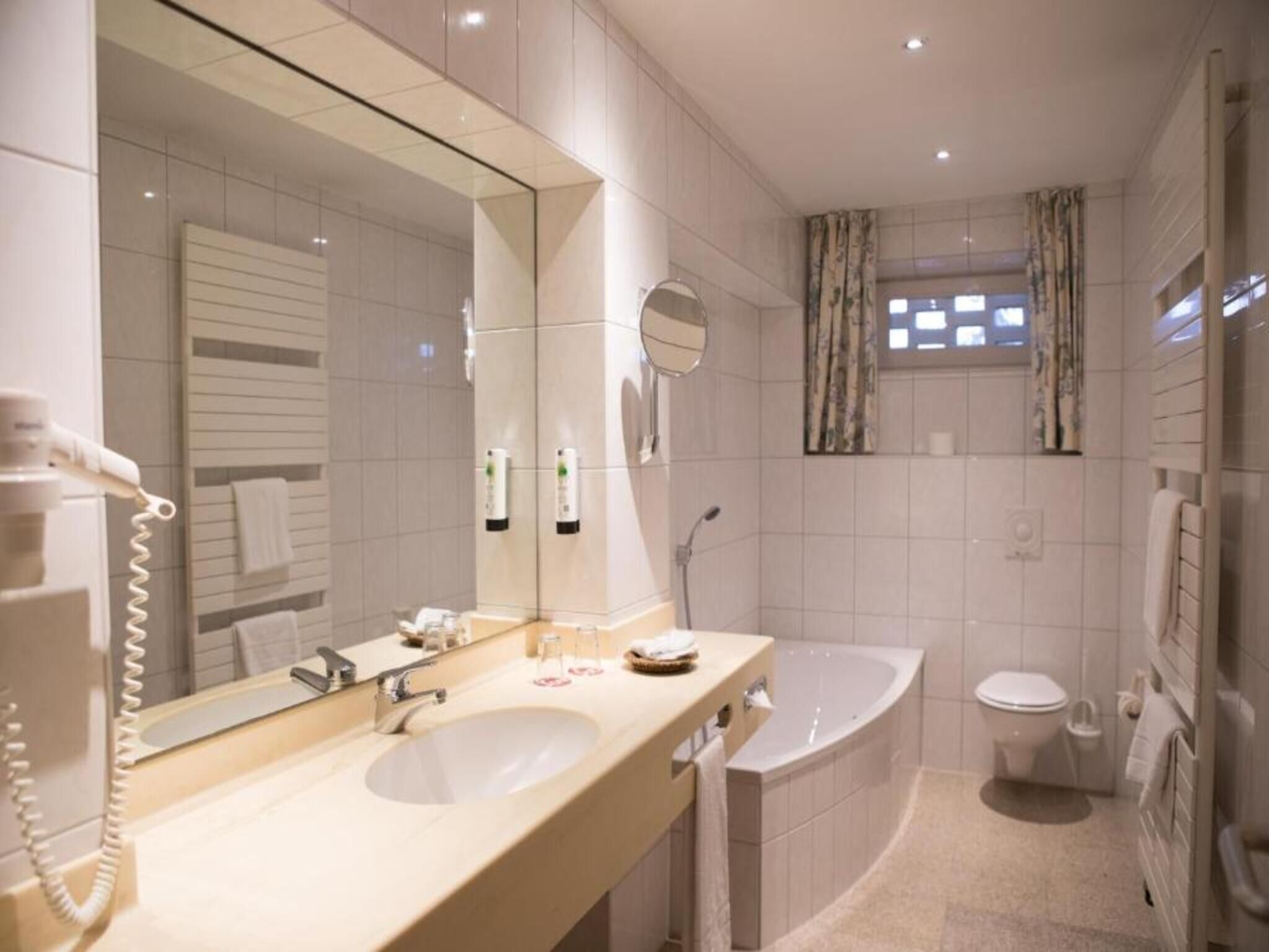Standard-Doppelzimmer | Badezimmer | Haartrockner, Handtücher
