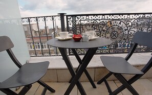 Suite room with Balcony | Living area | TV - Hotel Adamel City (Istanbul)