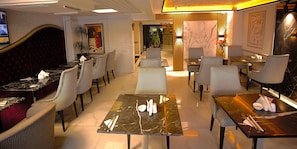Café da manhã com buffet grátis todos os dias