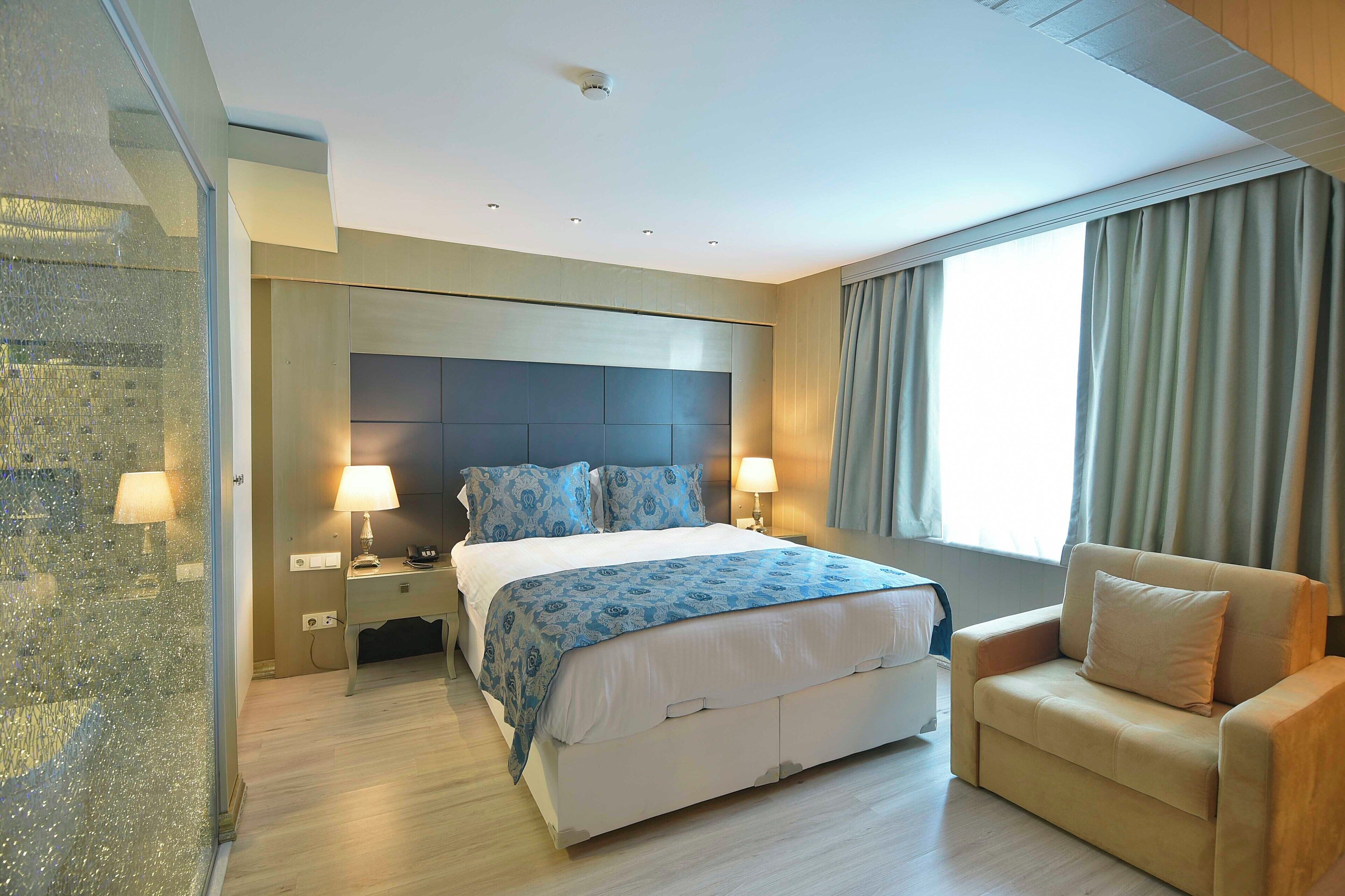 Family Quadruple Room | In-room safe, soundproofing