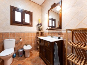 Villa | Badezimmer | Handtücher