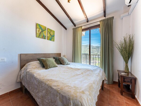 Villa | 5 bedrooms - Faro's Sun Beach & More in Almunecar (Almunecar)