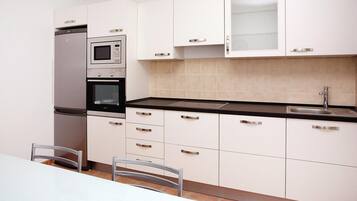 House | Private kitchen | Oven, electric kettle, toaster