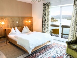 Apartment - Seehaus Gaby With Fantastic Lake Views (Maria Woerth)