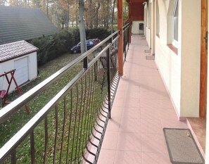 House | Balcony - Lovely Holiday Home in Pobierowo for 20 Persons (Rewal)