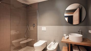 Doccia, asciugacapelli, bidet, asciugamani