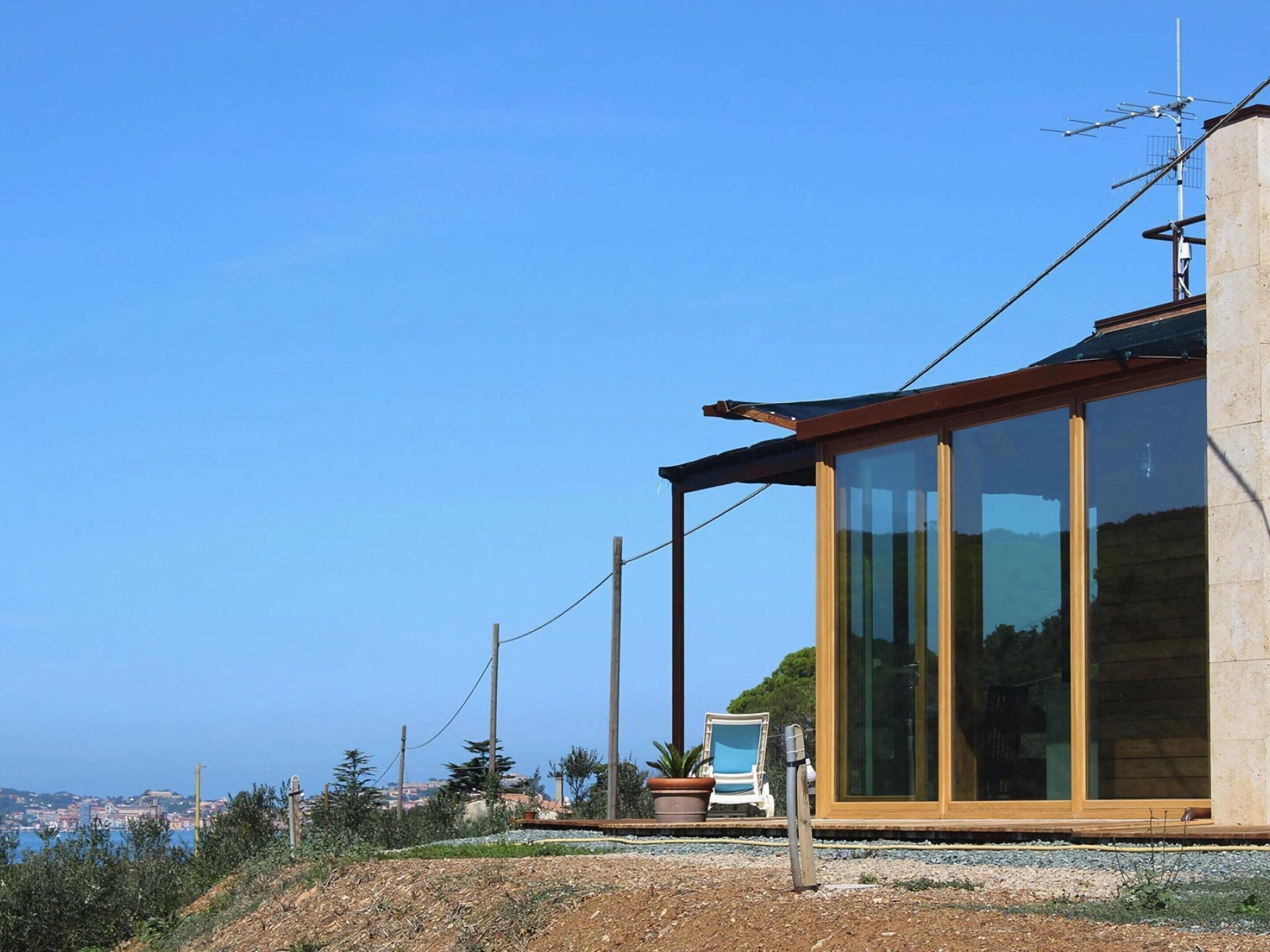 House | Pemandangan dari hartanah