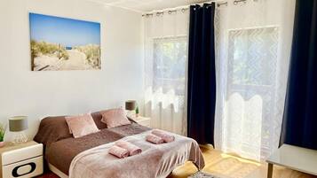 Apartment | 3 bedrooms, individually furnished, bed sheets
