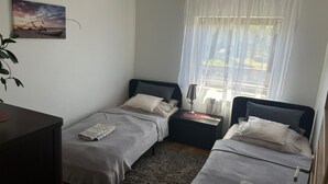 Apart Daire | 3 yatak odası, ayrı ayrı döşenmiş, çarşaf takımı 