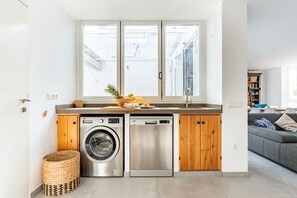 House | Private kitchen - Spacious Holiday Home in Malaga With Pool (Málaga)