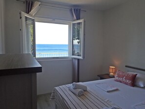 2 bedrooms, individually furnished, iron/ironing board - Sea-view Apartment in Sveta (Karlobag)