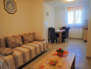 Dining - 2-br Seaview Apartment in Baric Draga (Karlobag)