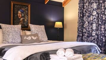 Deluxe Studio, Garden View | Blackout curtains, iron/ironing board, free WiFi