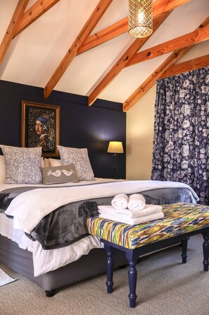 Deluxe studio, uitzicht op tuin | Verduisterende gordijnen, een strijkplank/strijkijzer, gratis wifi