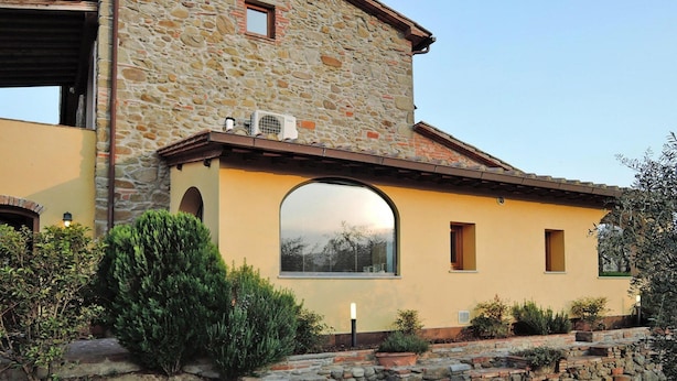Unclassified image, 1 of 33, button - Villa in Vinci With Pool & Panoramic Views (Lamporecchio)