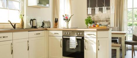 House | Private kitchen | Electric kettle, toaster, highchair