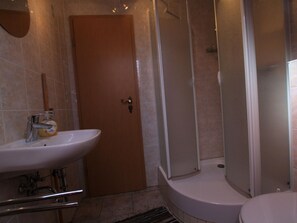 Apartment | Bathroom - Ferienwohnung in Luckaitztal-gosda mit Parkplatz (Luckaitztal)