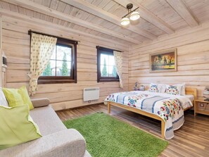 Hus | 2 sovrum, unika möbler, strykjärn/strykbräda och sängkläder