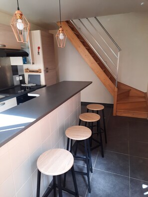 Private kitchen - 20mn de Paris Champs-élysées, Triplex 4 Personnes au Centre Ville 5mn du RER (Maisons-Laffitte)