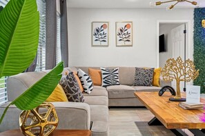 Smart TV, table football, ping pong, books - Waterfront | Hot Tub (7s) | Blissful Nature! (Sunrise)