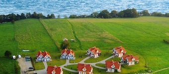 特里戈特湖畔假日村