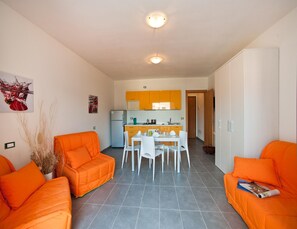 Apartment | Dining