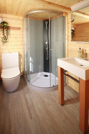 House | Bathroom | Towels - Wunderschoenes Blockbohlenhaus am Plauer See (Plau am See)