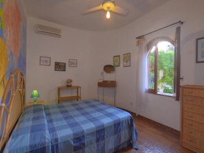 House | 2 bedrooms, individually furnished, iron/ironing board - Holiday Home With Private Pool in Fanusa (Syracuse)