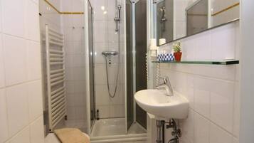 Apartment | Bilik Mandi
