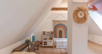 Reetgedecktes Ferienhaus mit Kachelofen