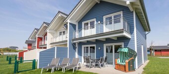 Luxurioes Eingerichtetes Ferienhaus in Strandnaehe