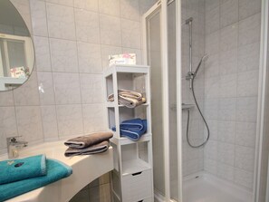 Bungalow | Bathroom - Bungalow by Lake Gross Labenz With Water Sports (Warin)