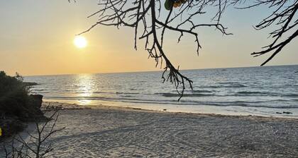 Peaceful cabin fronting the Beach in TierraBomba Island, near Cartagena