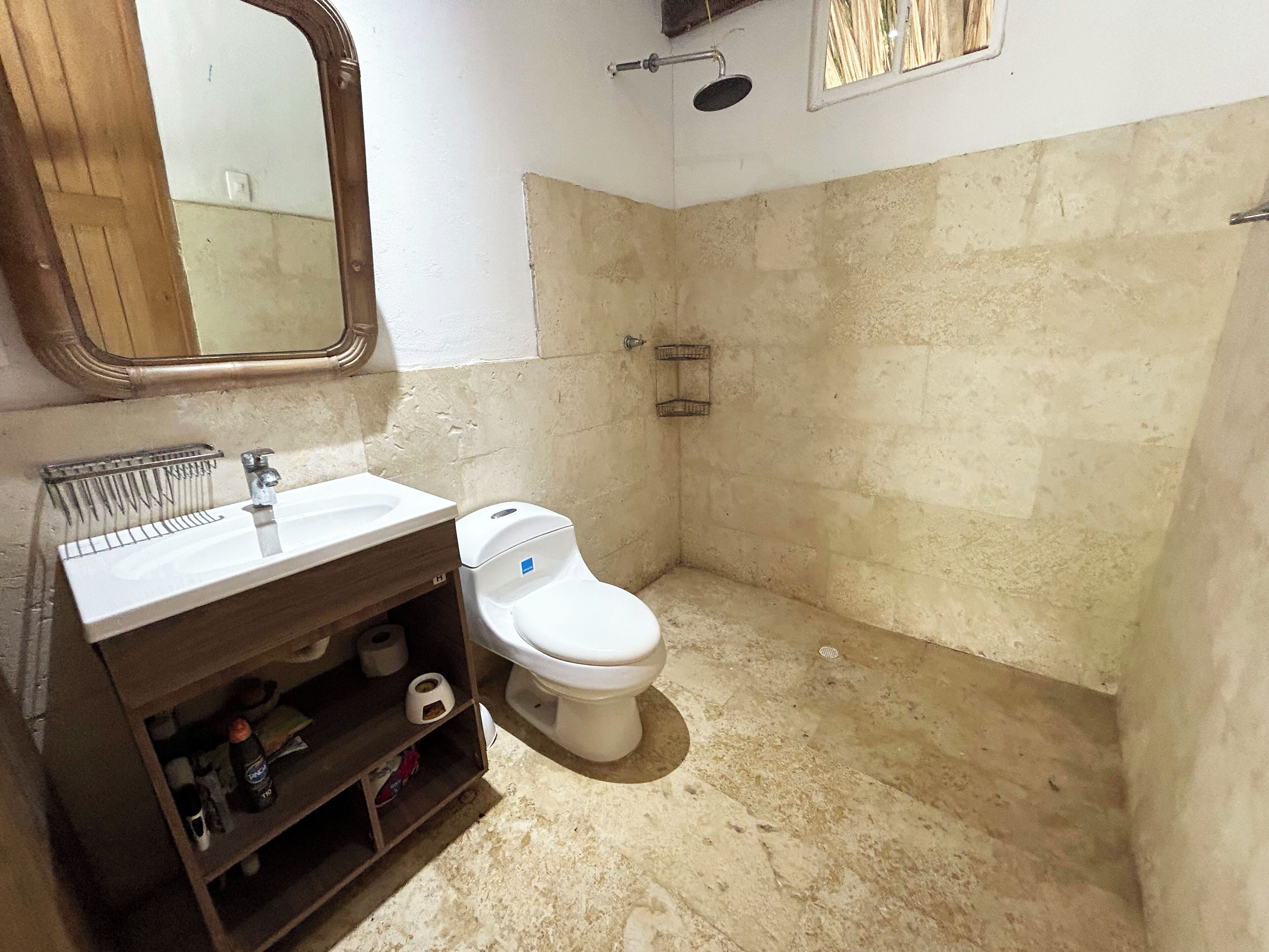 Toallas, jabón, papel de baño 