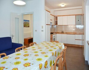 Apartment | Private kitchen | Fridge, oven, dishwasher, cookware/dishes/utensils - Apartments Casa Caritro, Cusiano di Ossana (Ossana)